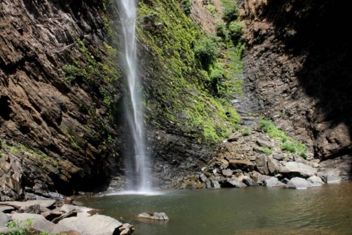 koodlu theertha falls trek distance