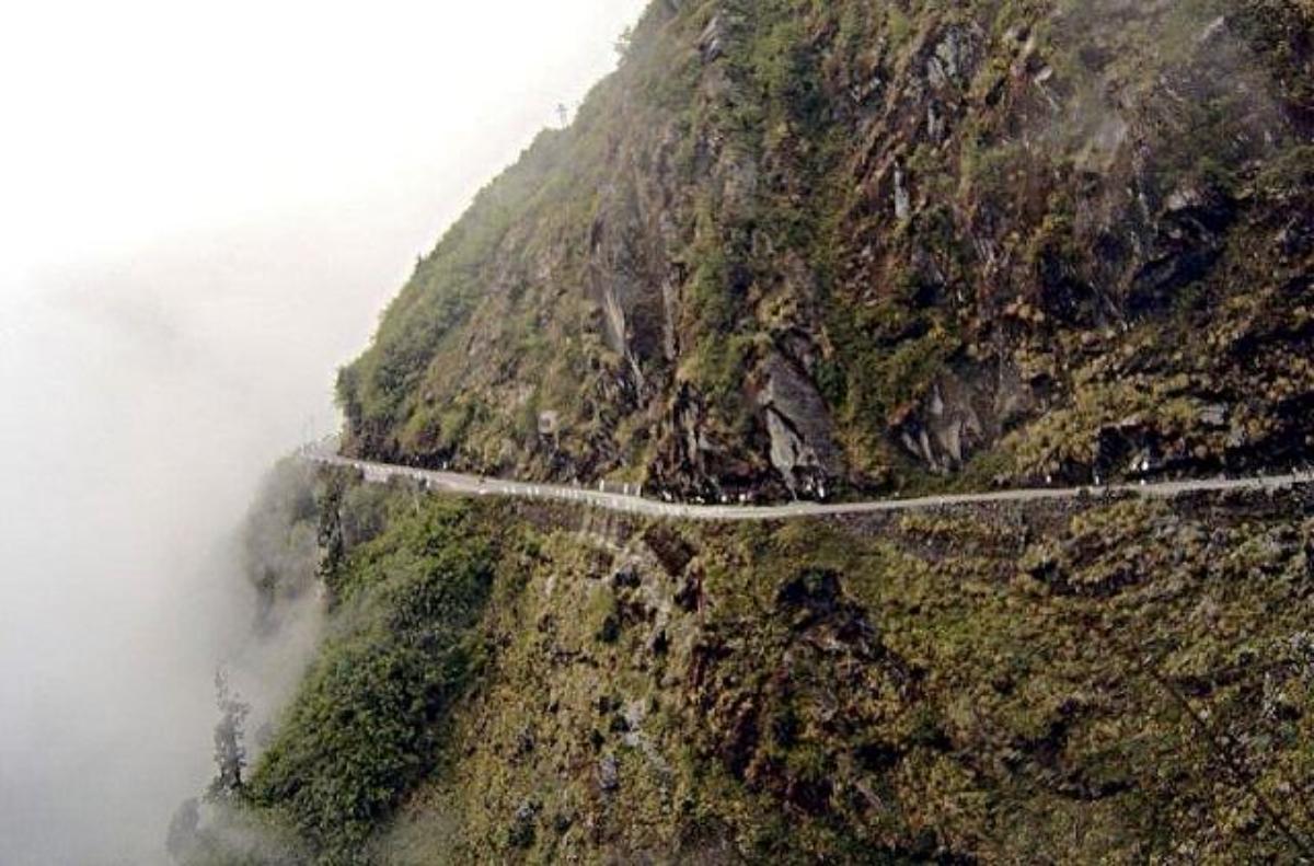 Ponmudi Hill Station Root