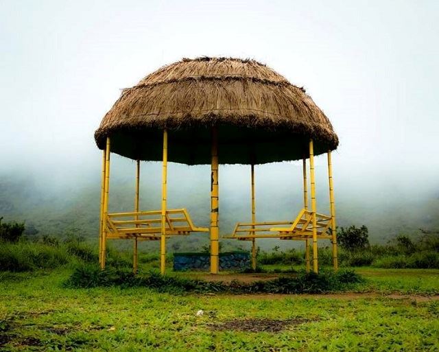 Ponmudi Hill Station Top Sitting Place