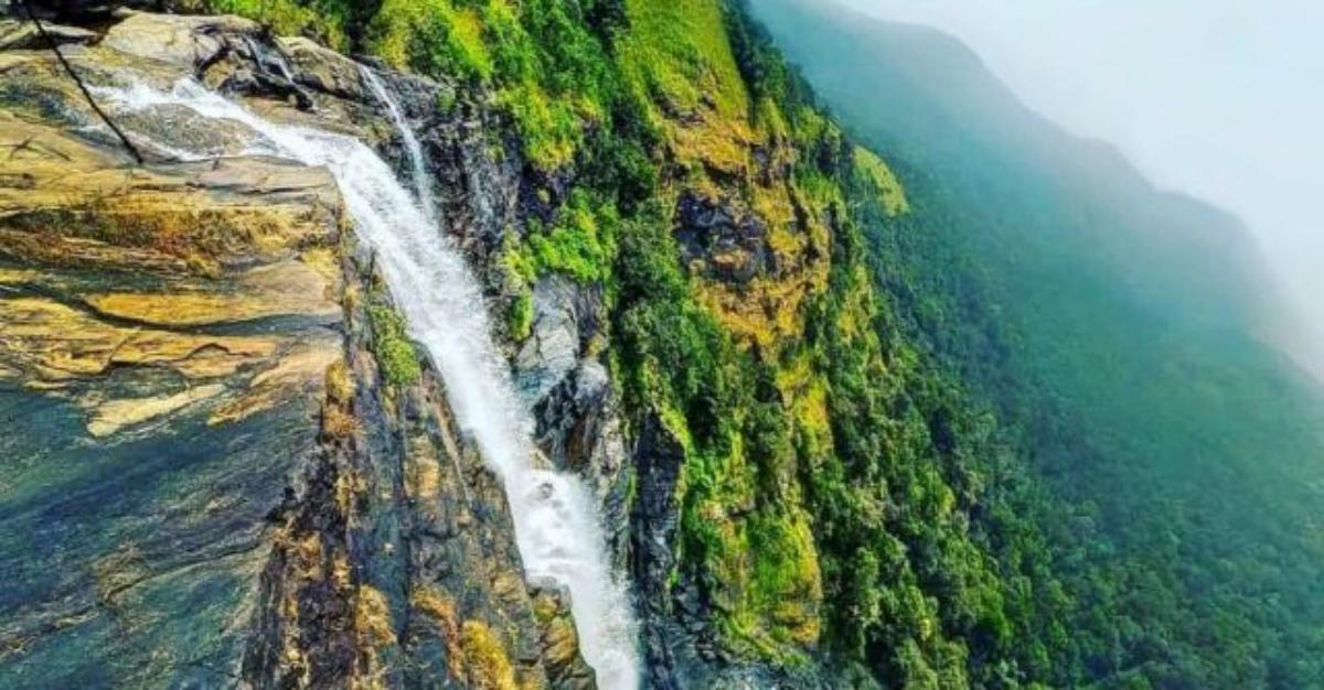 ಗಡಾಯಿಕಲ್ಲು ಮೇಲಿನ ನೋಟ
