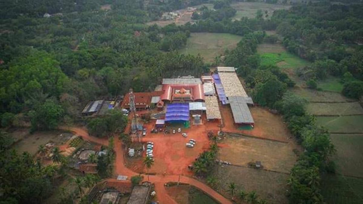 ದೂರದ ಮೇಲಿನ ನೋಟ ಶ್ರೀ ವಿಷ್ಣುಮೂರ್ತಿ ದೇವಸ್ಥಾನ ಉಂಡಾರು