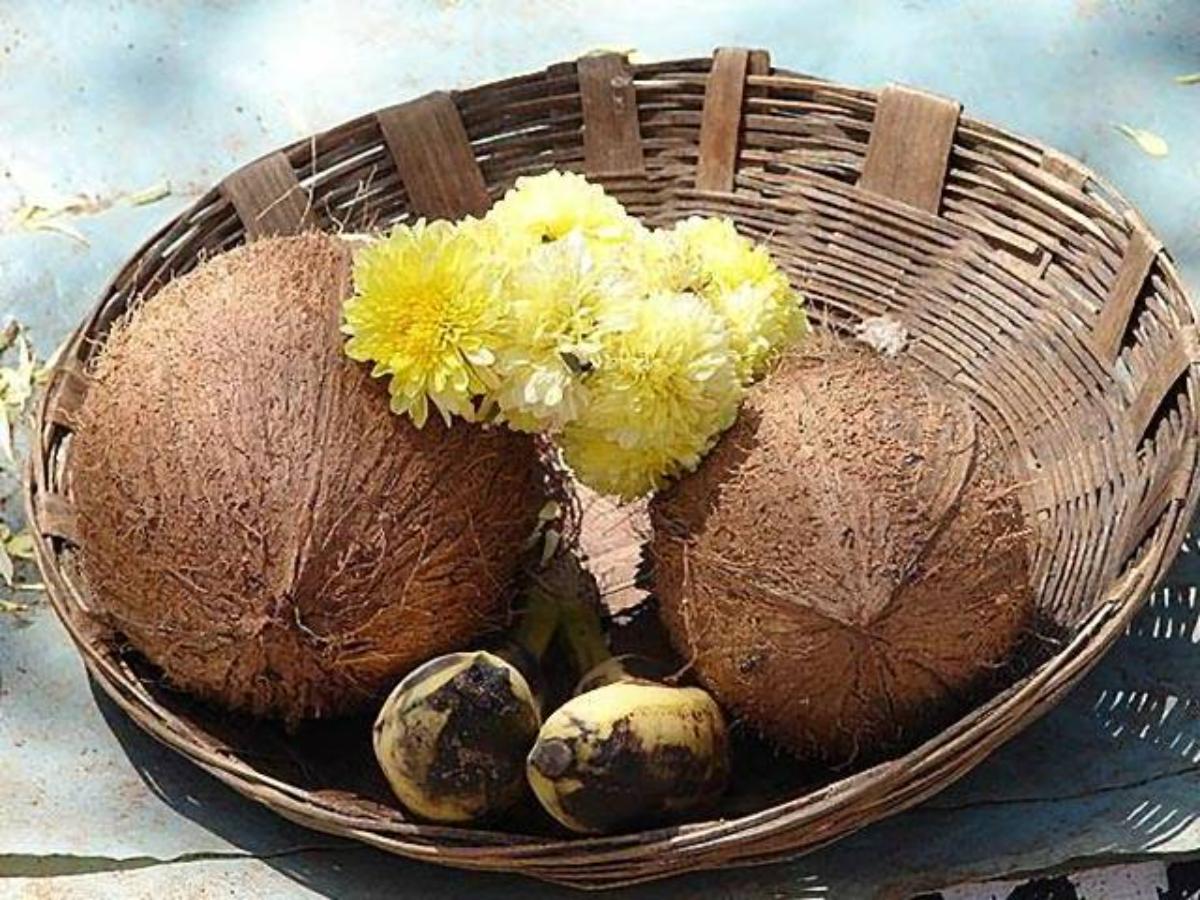 ದೇವರ ನೈವೇದ್ಯ ಬಾಳೆಹಣ್ಣು ತೆಂಗಿನಕಾಯಿ