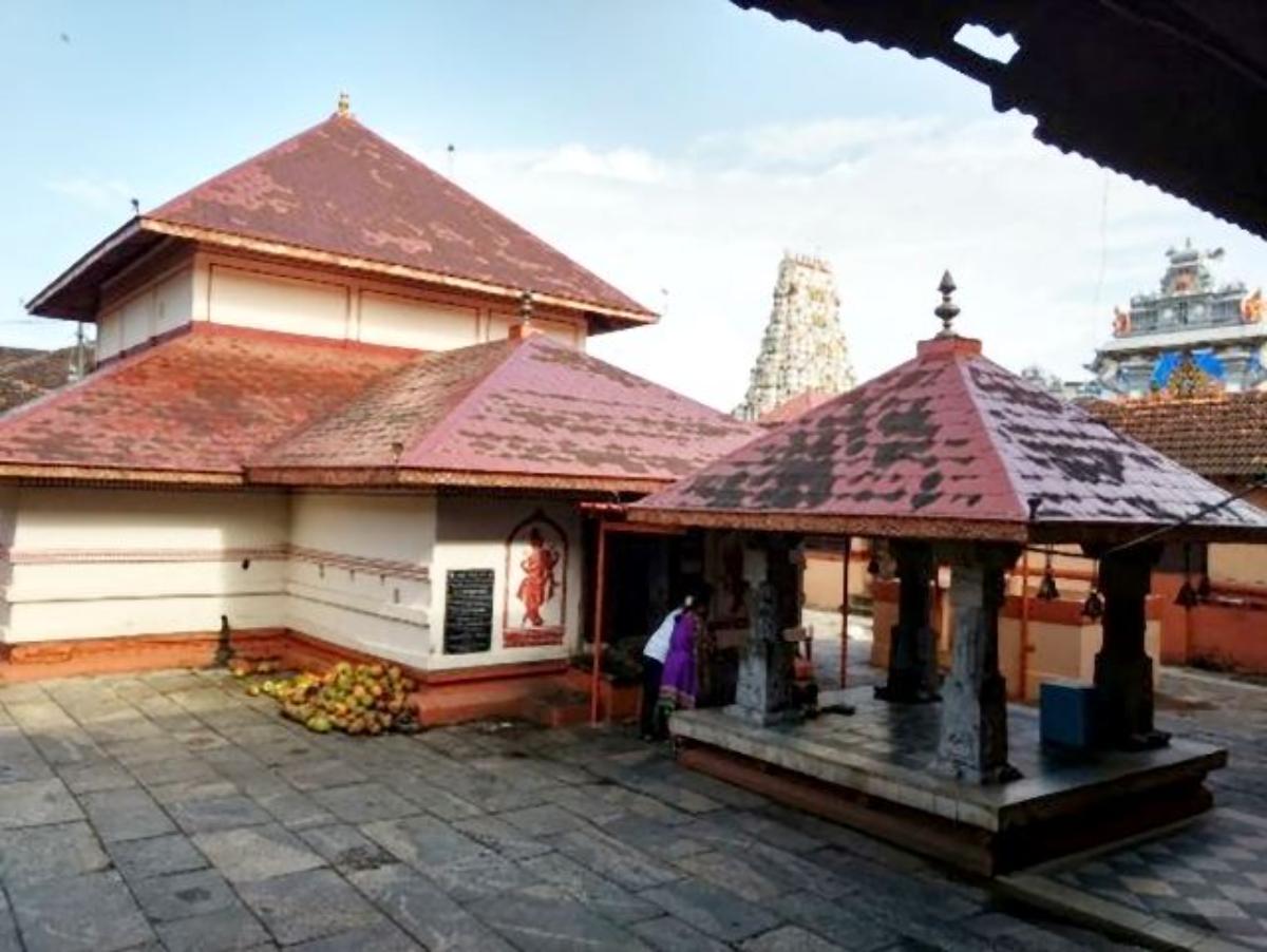 ಶ್ರೀ ಚಂದ್ರಮೌಳೀಶ್ವರ ದೇವಸ್ಥಾನ ಉಡುಪಿ ಒಳಾಂಗಣ - ShriLahari.Com ಶ್ರೀ ಚಂದ್ರಮೌಳೀಶ್ವರ ದೇವಸ್ಥಾನ ಉಡುಪಿ ಒಳಾಂಗಣ